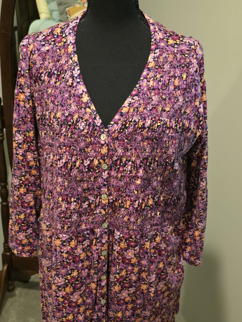 JJILL...Purple Smocked Front V-neck Floral Button-Front Tunic - Picture 2 of 11
